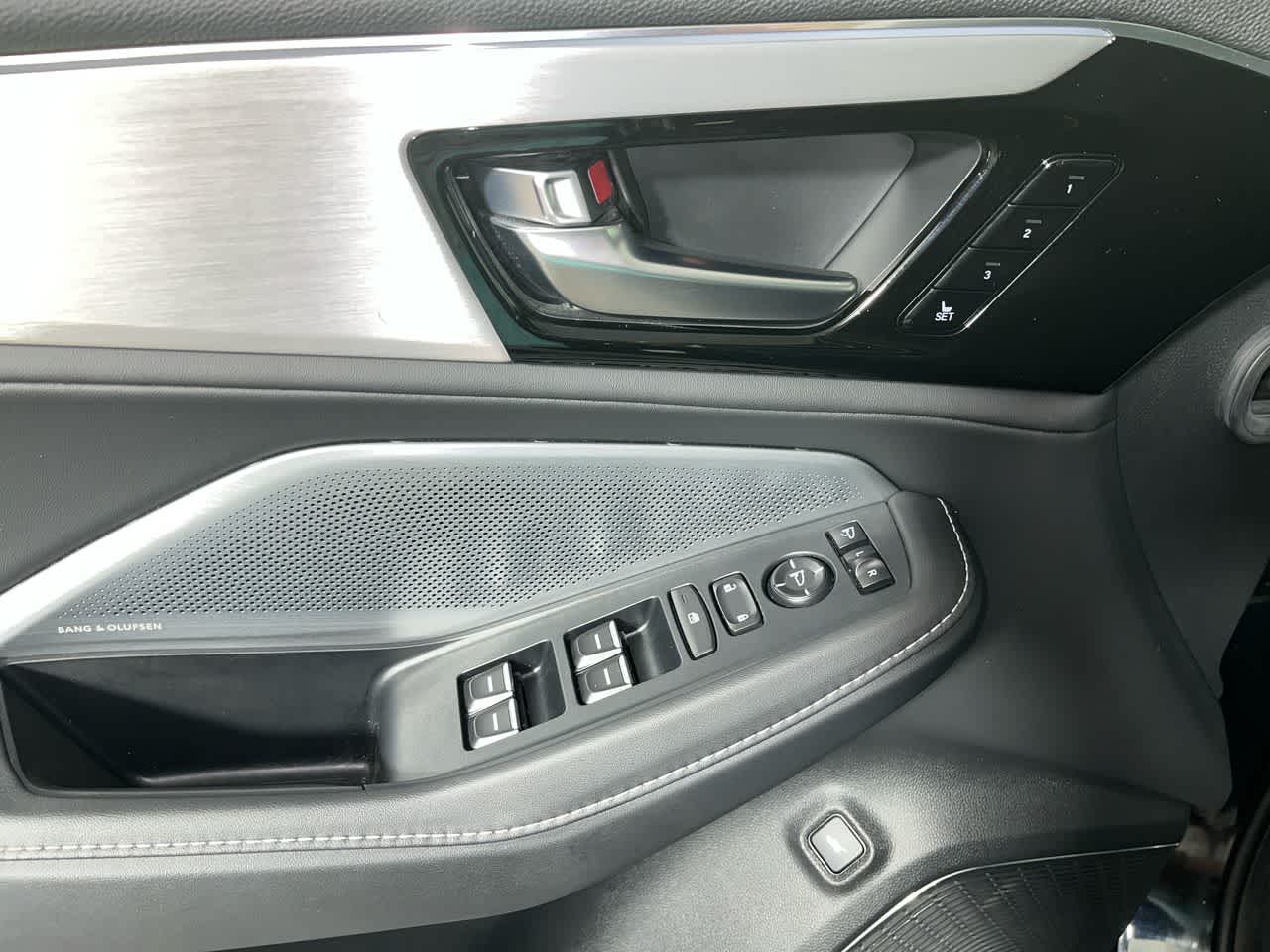 2025 Acura MDX w/Technology Package