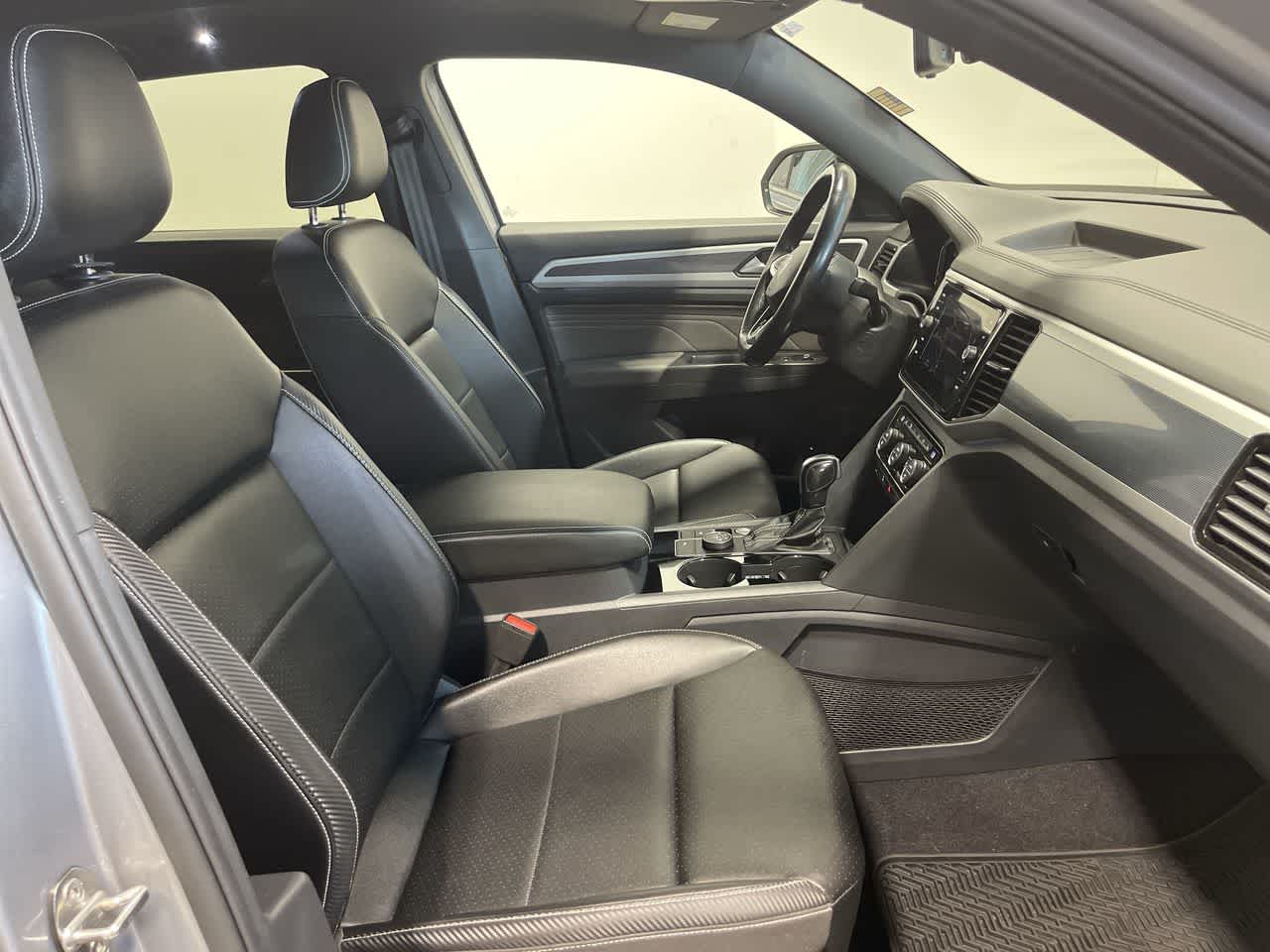 2023 Volkswagen Atlas Cross Sport 2.0T SEL R-Line Black