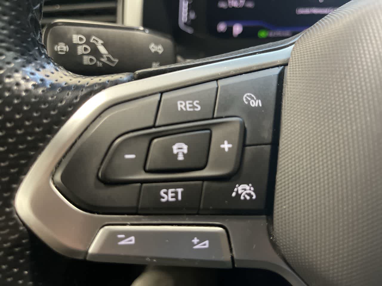 2023 Volkswagen Atlas Cross Sport 2.0T SEL R-Line Black