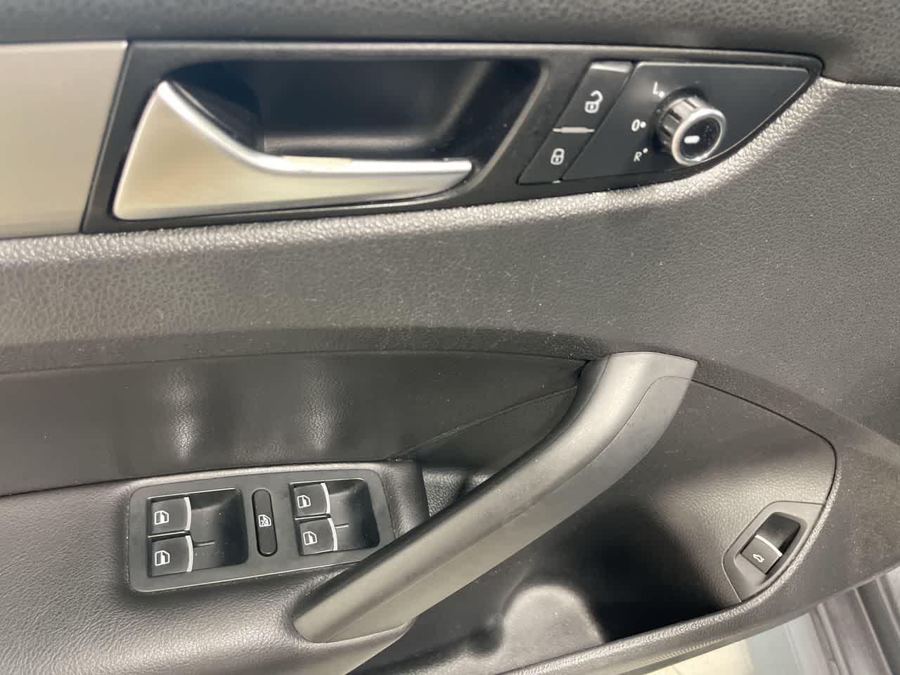 2014 Volkswagen Passat S