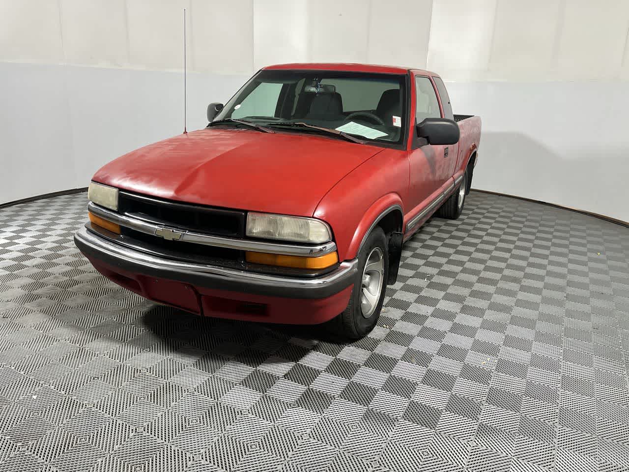 2000 Chevrolet S10 LS