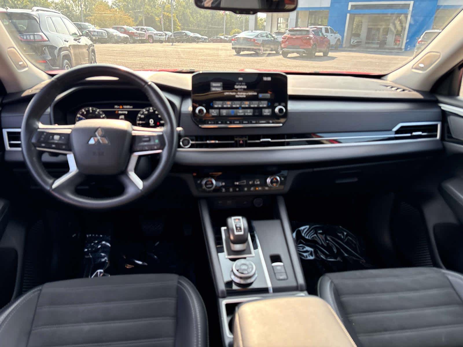 2024 Mitsubishi Outlander SE