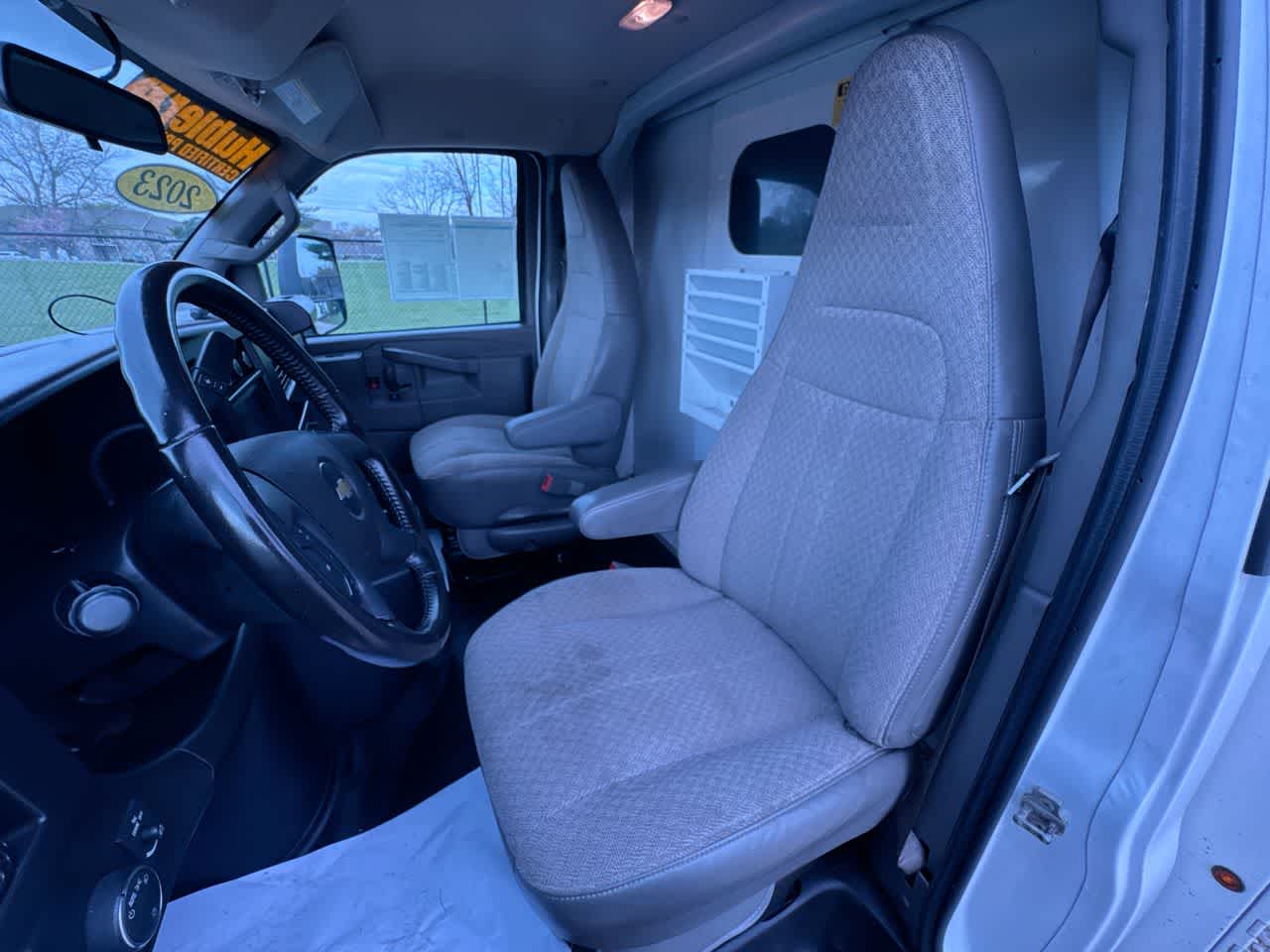 2023 Chevrolet Express Cutaway 3500 1WT