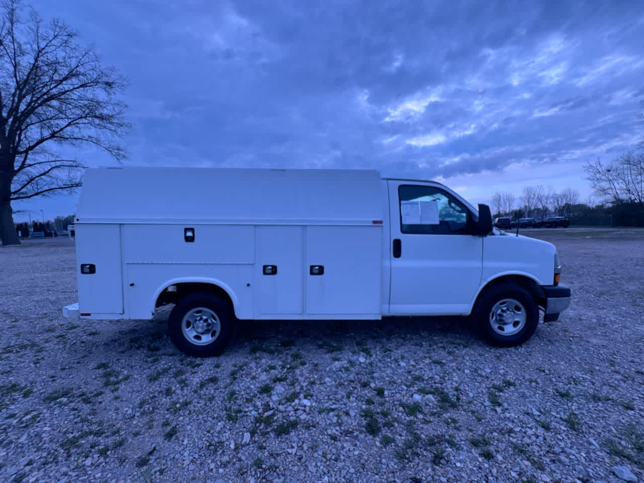 2023 Chevrolet Express Cutaway 3500 1WT