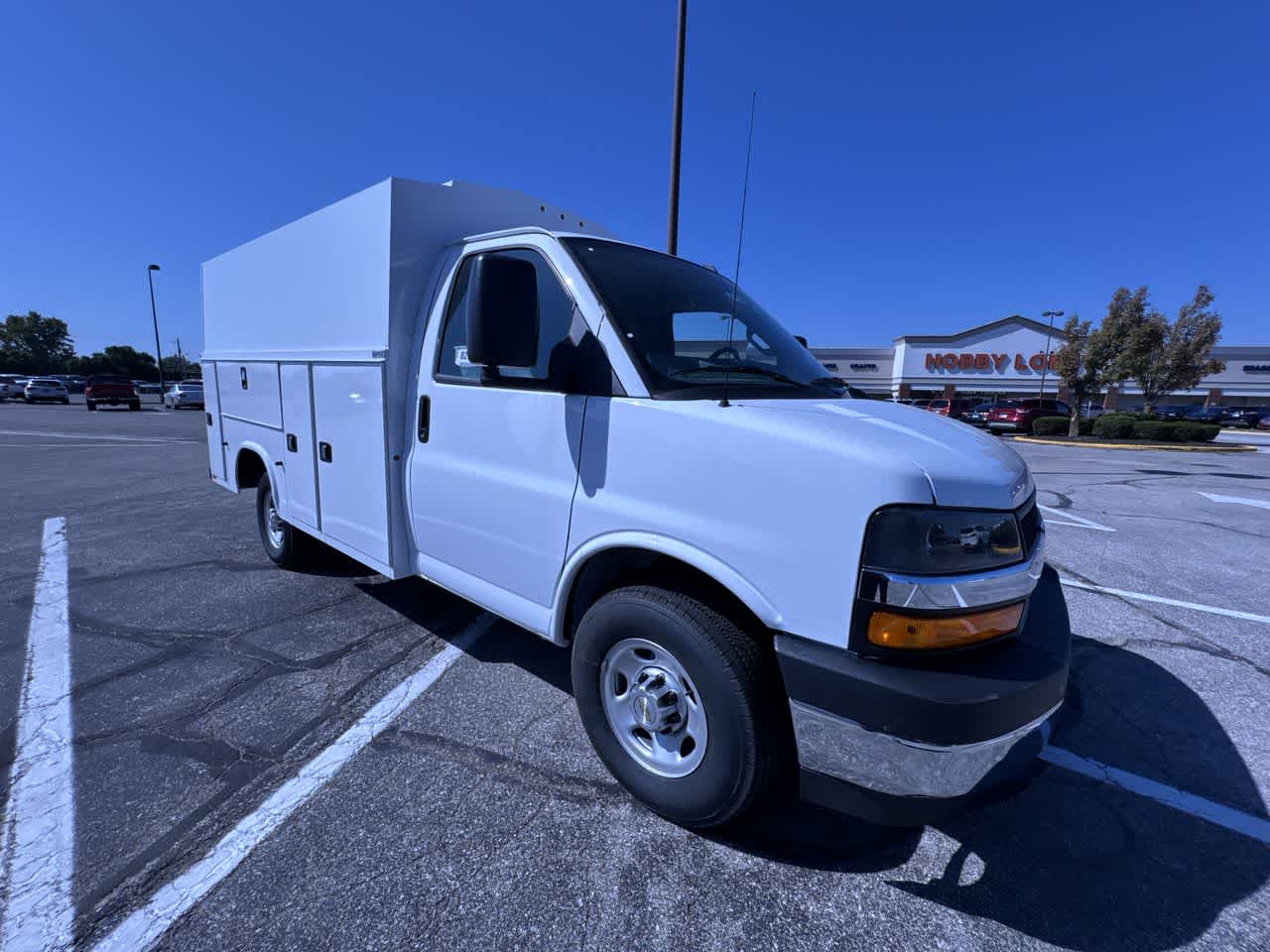 2025 Chevrolet Express Cutaway 3500 1WT