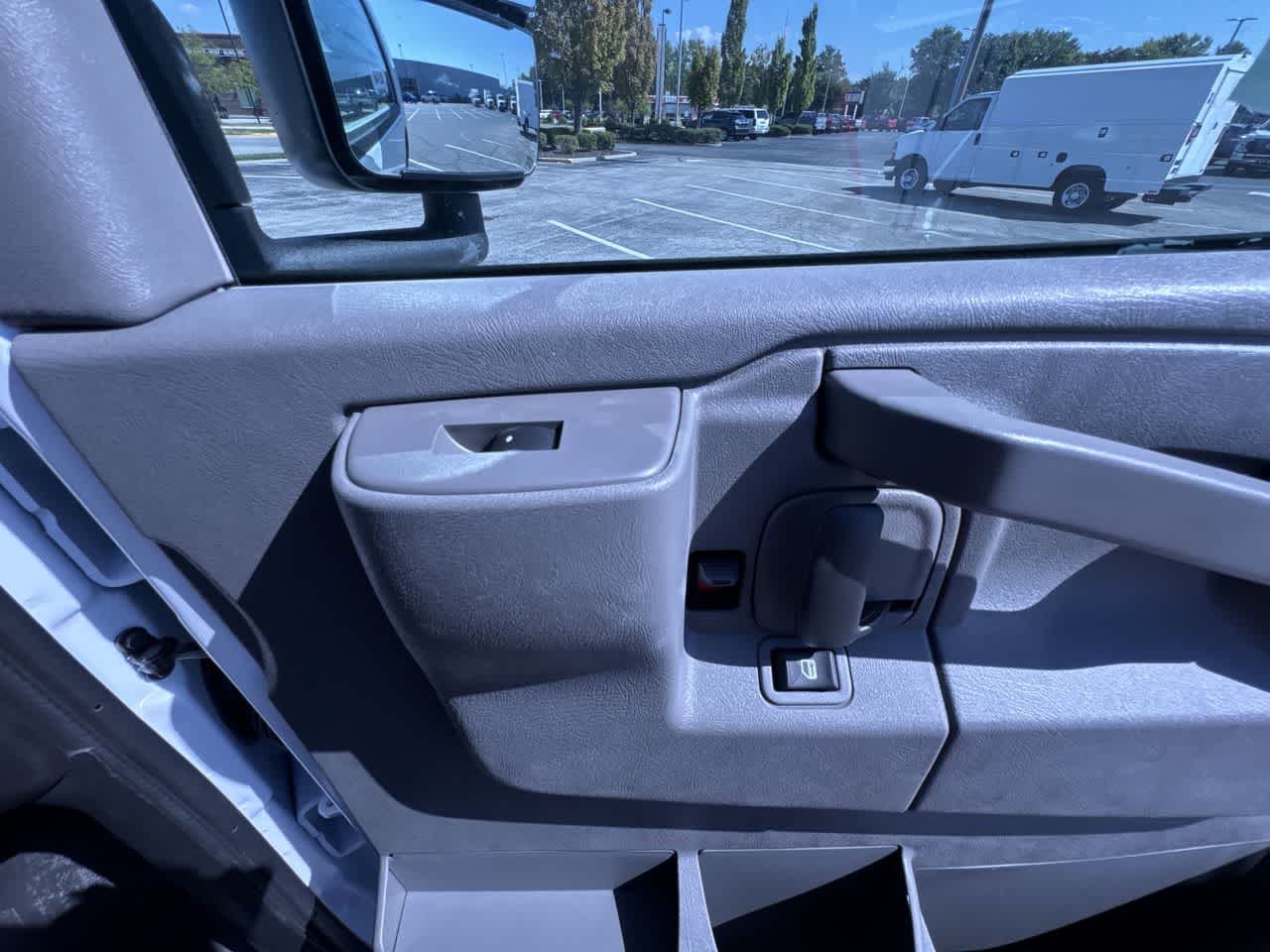 2025 Chevrolet Express Cutaway 3500 1WT