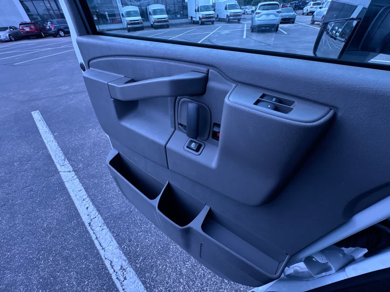 2025 Chevrolet Express Cutaway 3500 1WT