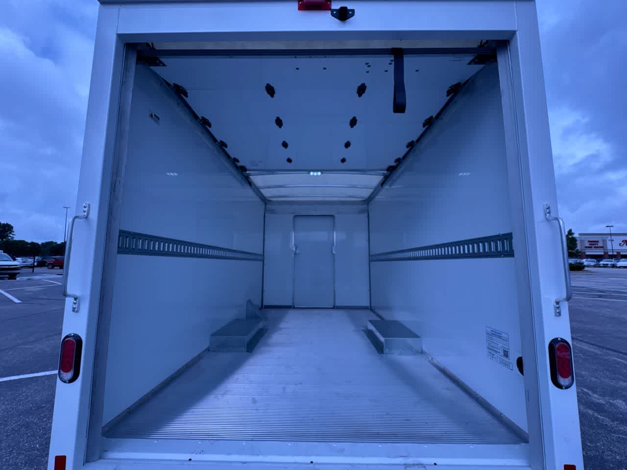 2025 Chevrolet Express Cutaway 3500 1WT