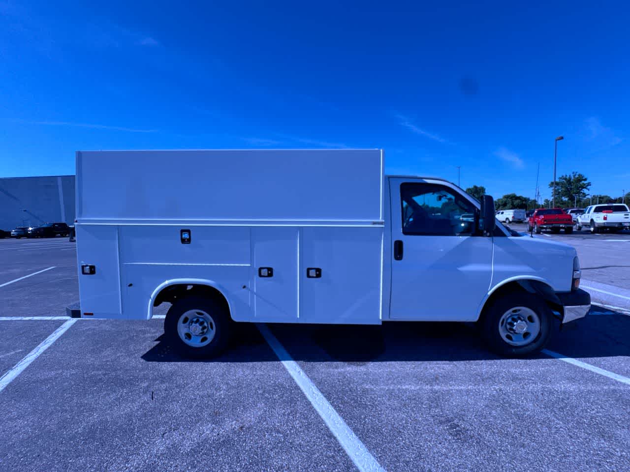 2026 Chevrolet Express Cutaway 3500 1WT