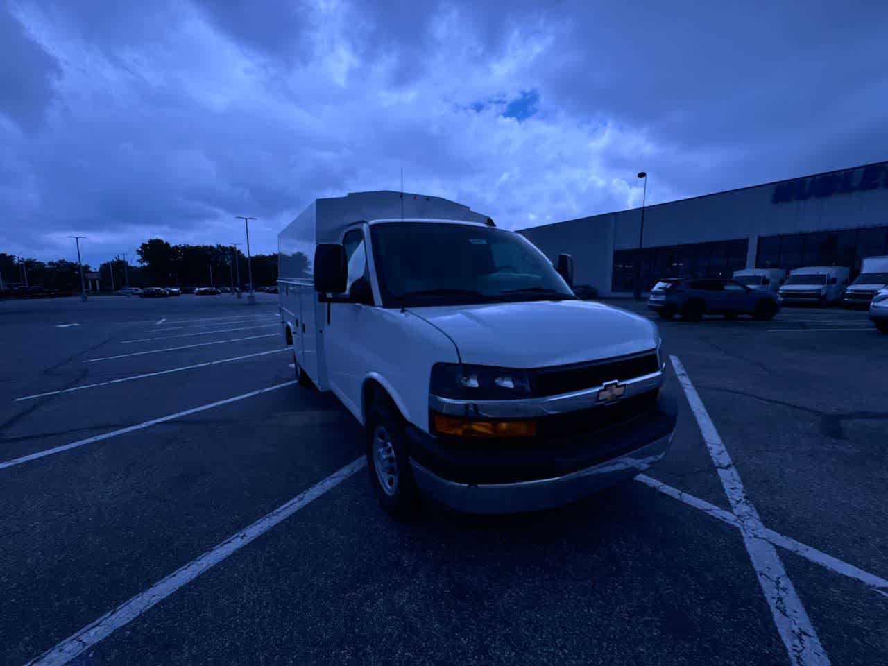 2026 Chevrolet Express Cutaway 3500 1WT