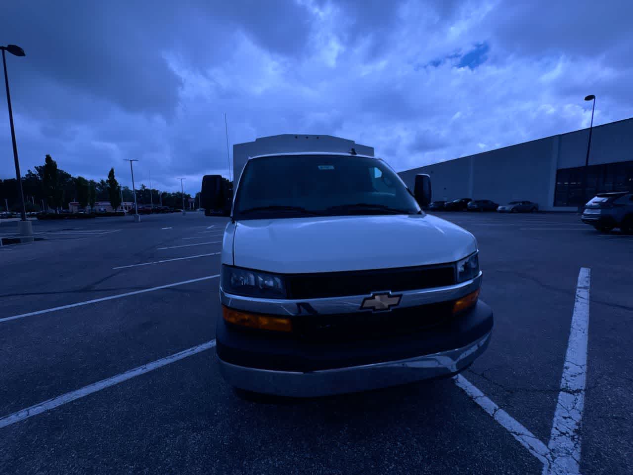 2026 Chevrolet Express Cutaway 3500 1WT