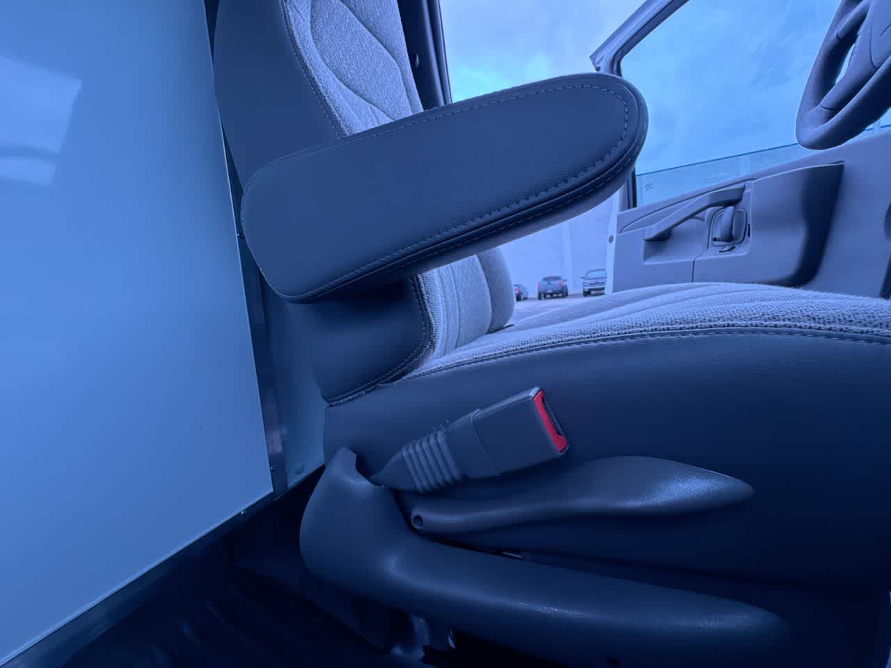 2025 Chevrolet Express Cutaway 3500 1WT