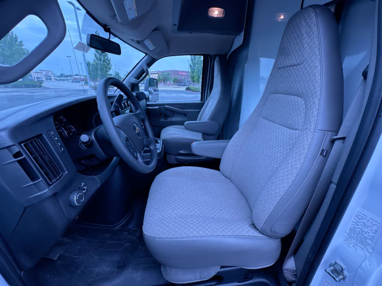 2025 Chevrolet Express Cutaway 3500 1WT