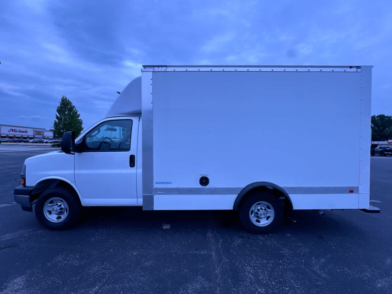 2025 Chevrolet Express Cutaway 3500 1WT