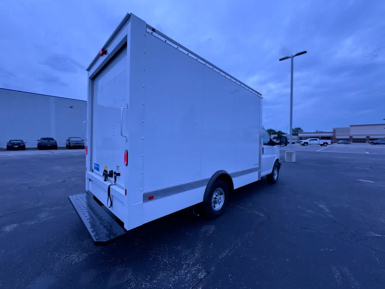 2025 Chevrolet Express Cutaway 3500 1WT