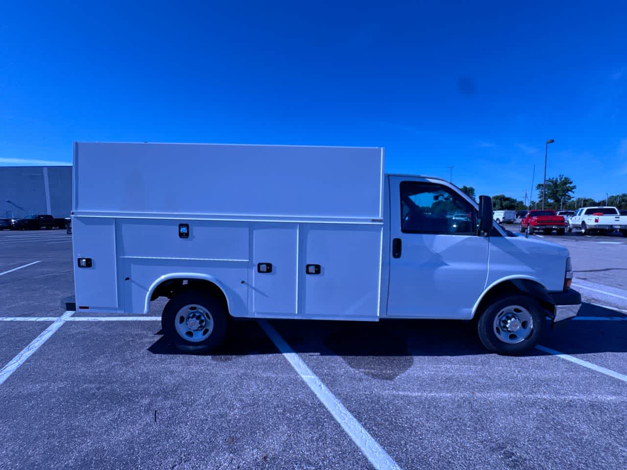 2026 Chevrolet Express Cutaway 3500 1WT