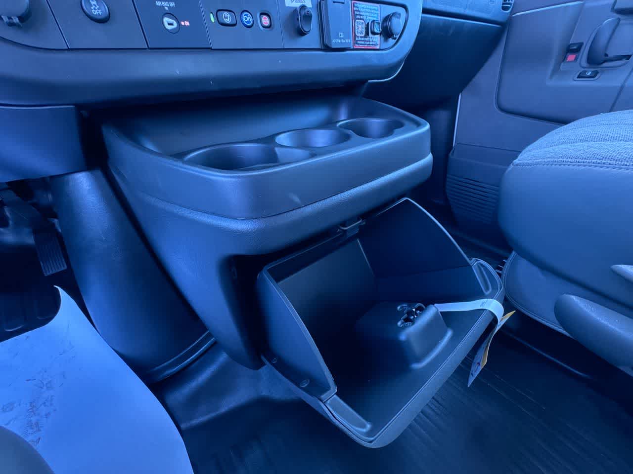 2026 Chevrolet Express Cutaway 3500 1WT