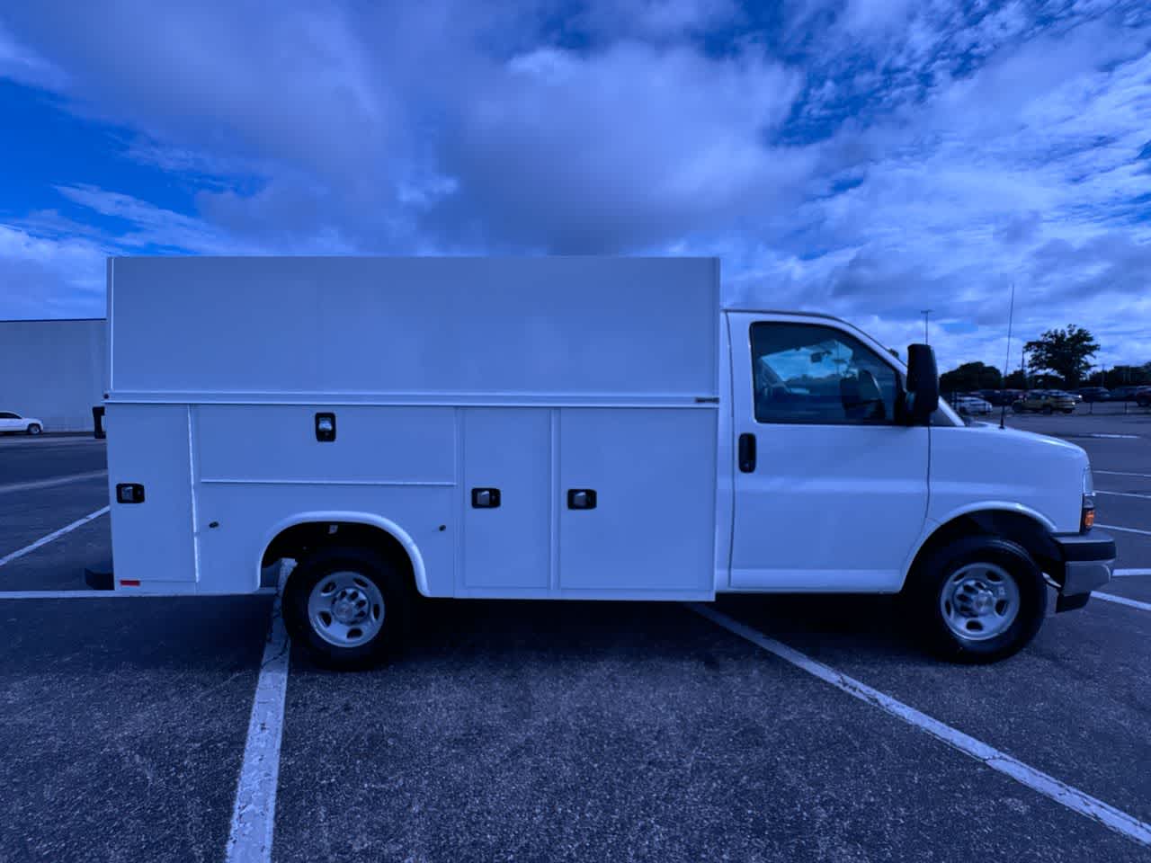 2026 Chevrolet Express Cutaway 3500 1WT