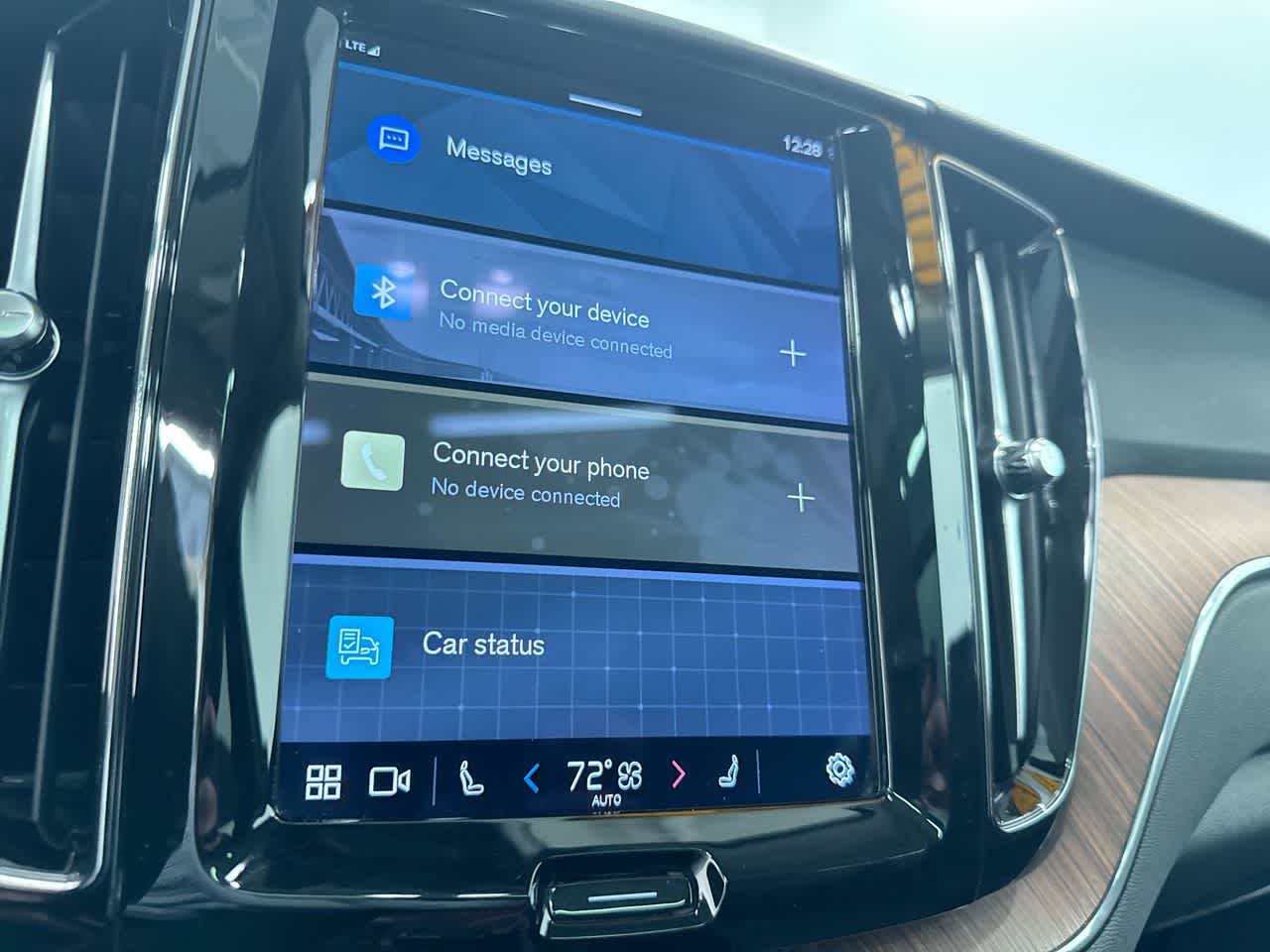 2023 Volvo XC60 Plus Dark Theme