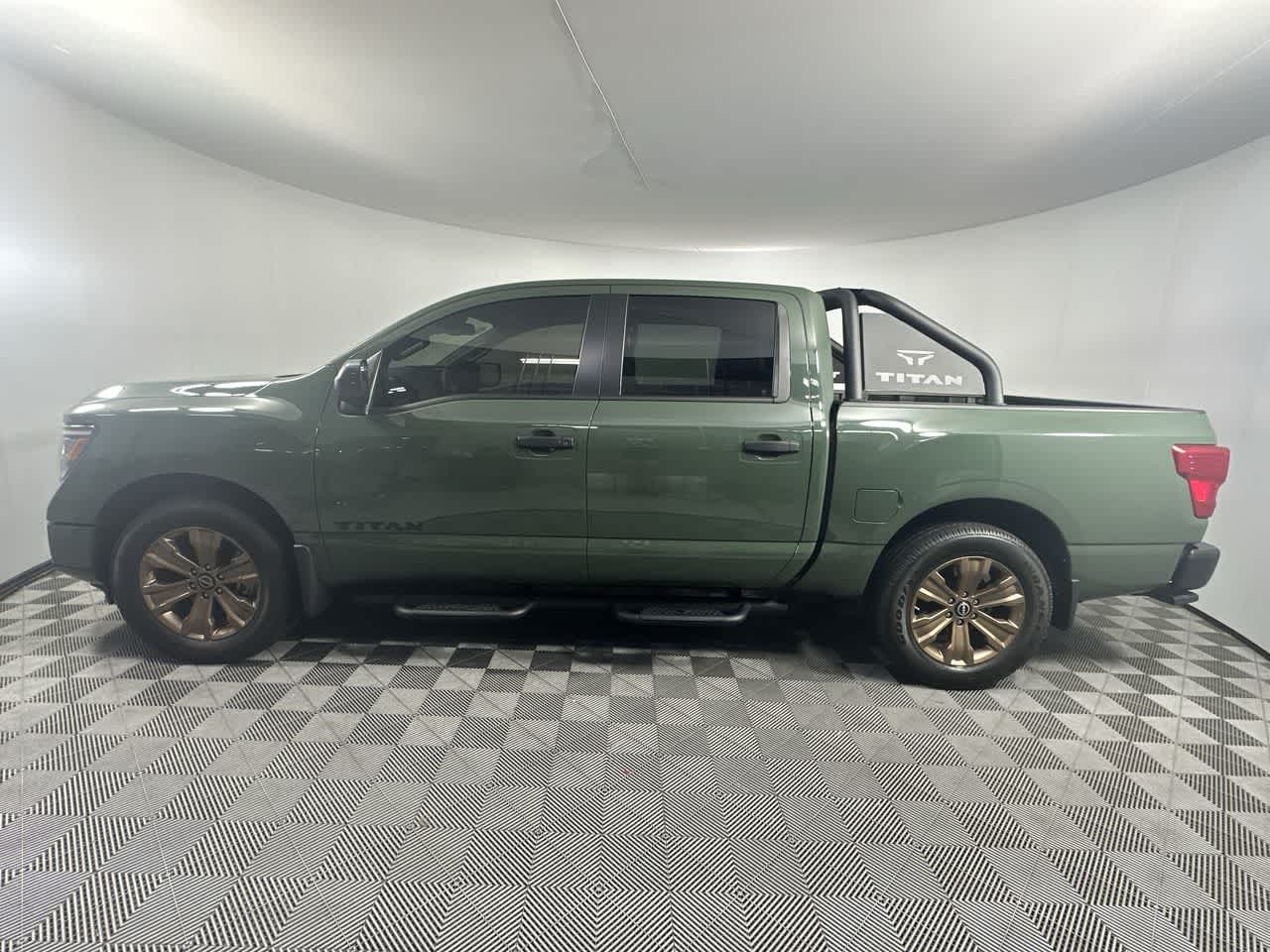 2024 Nissan Titan SV