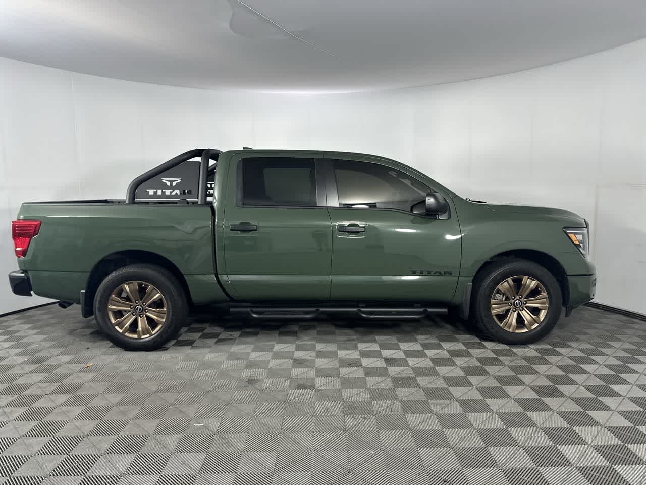 2024 Nissan Titan SV