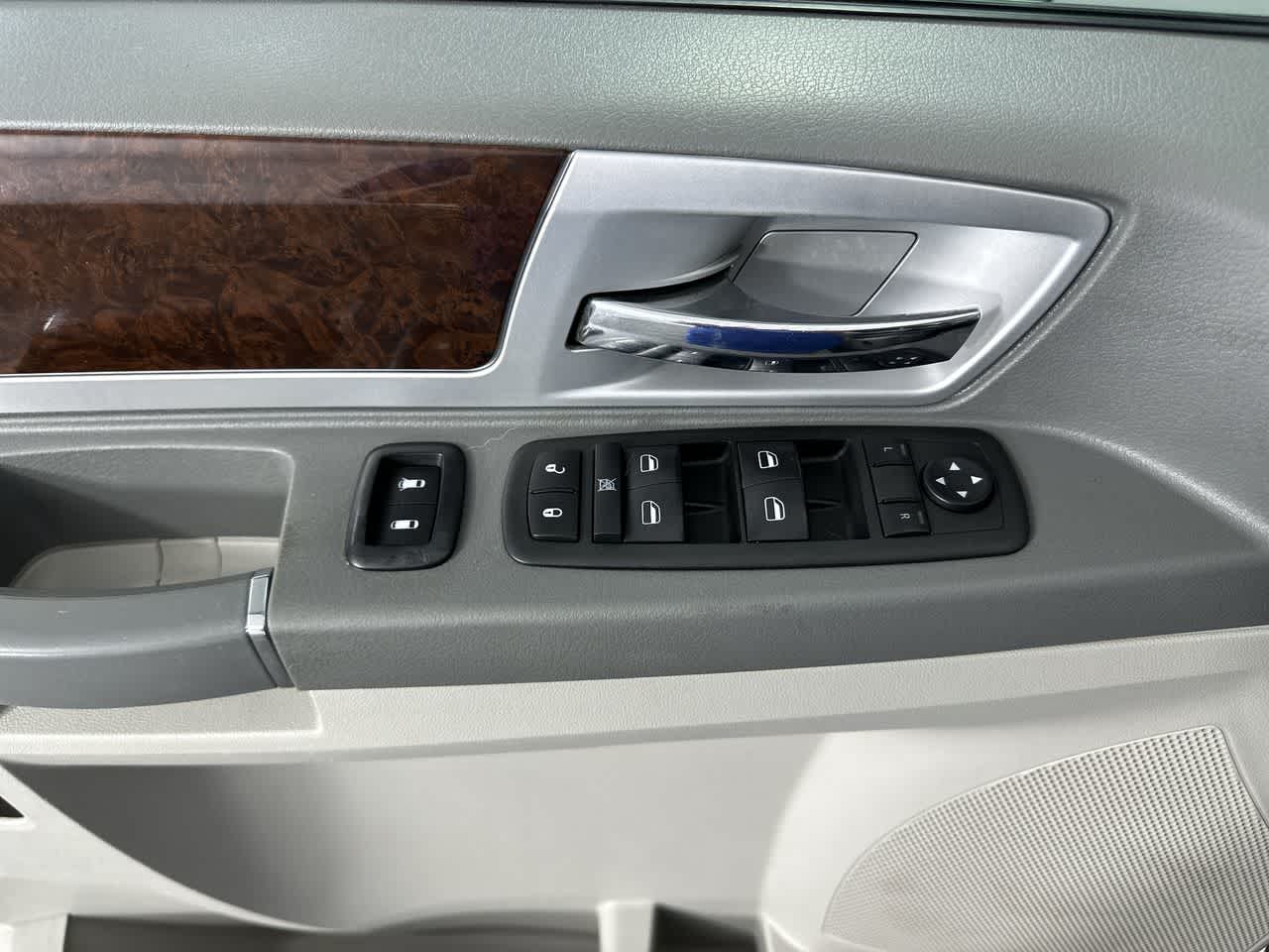 2010 Chrysler Town & Country Touring