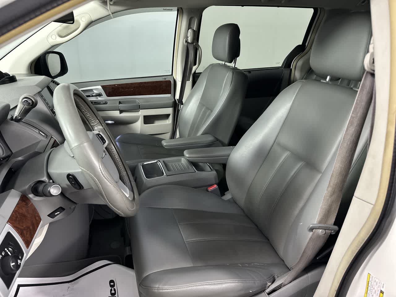 2010 Chrysler Town & Country Touring