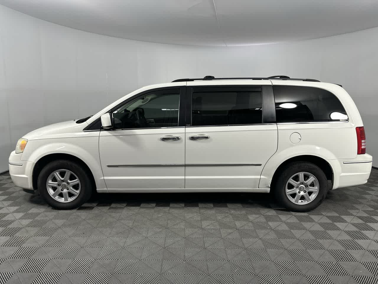 2010 Chrysler Town & Country Touring
