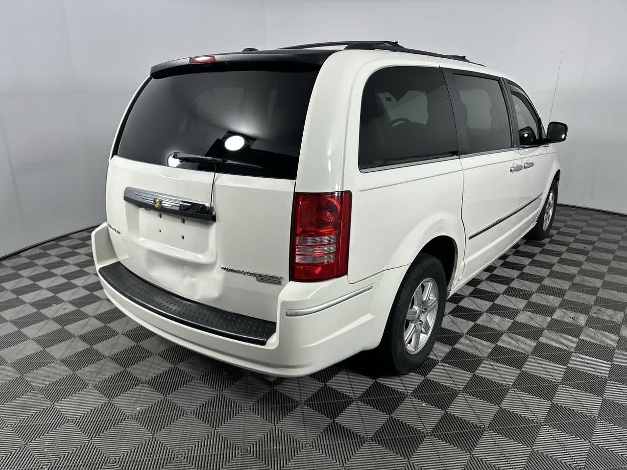 2010 Chrysler Town & Country Touring