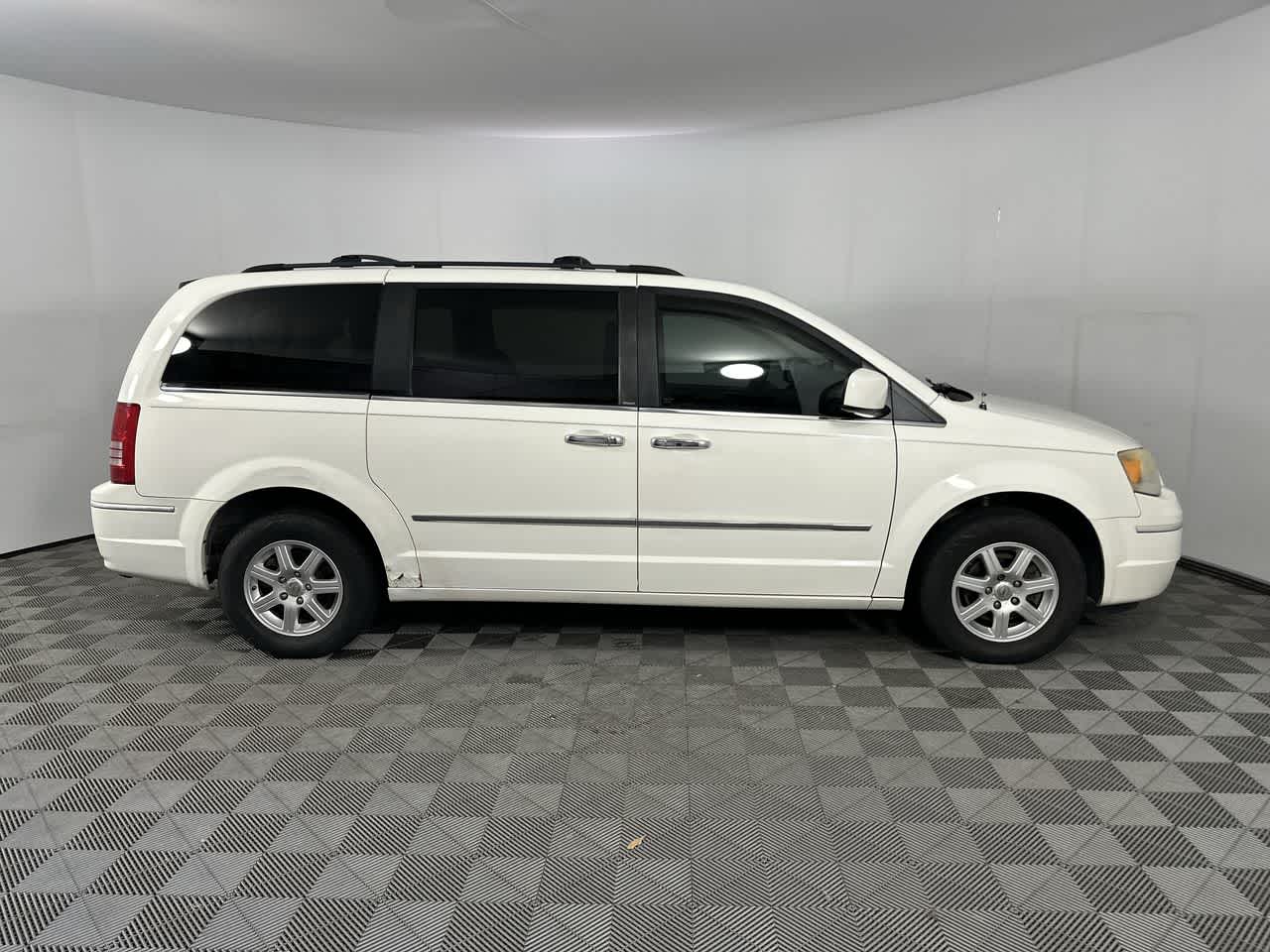 2010 Chrysler Town & Country Touring