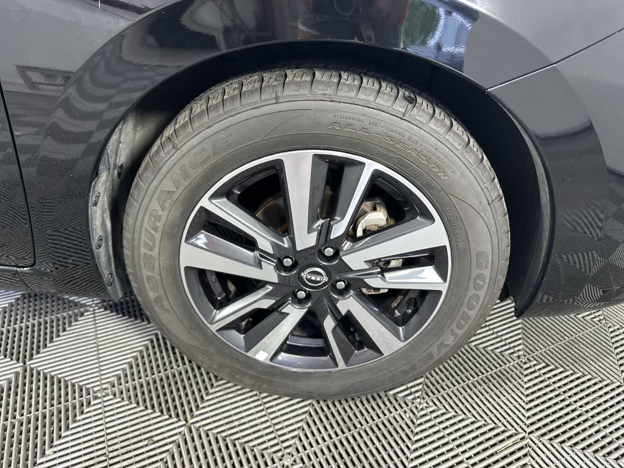 2025 Nissan Versa SV