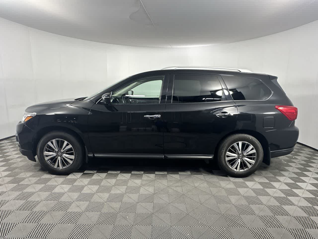 2020 Nissan Pathfinder SL