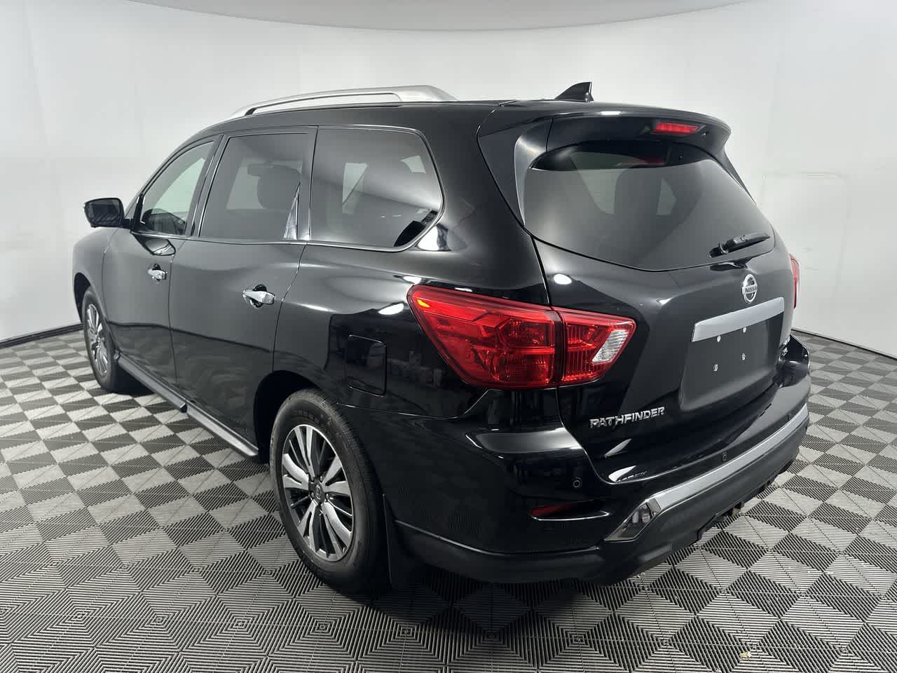 2020 Nissan Pathfinder SL