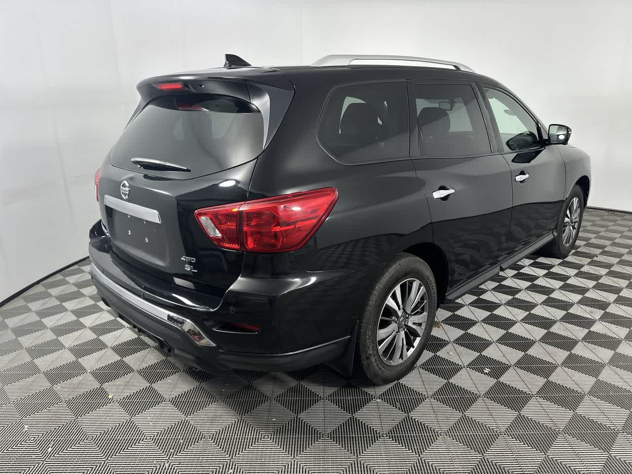 2020 Nissan Pathfinder SL