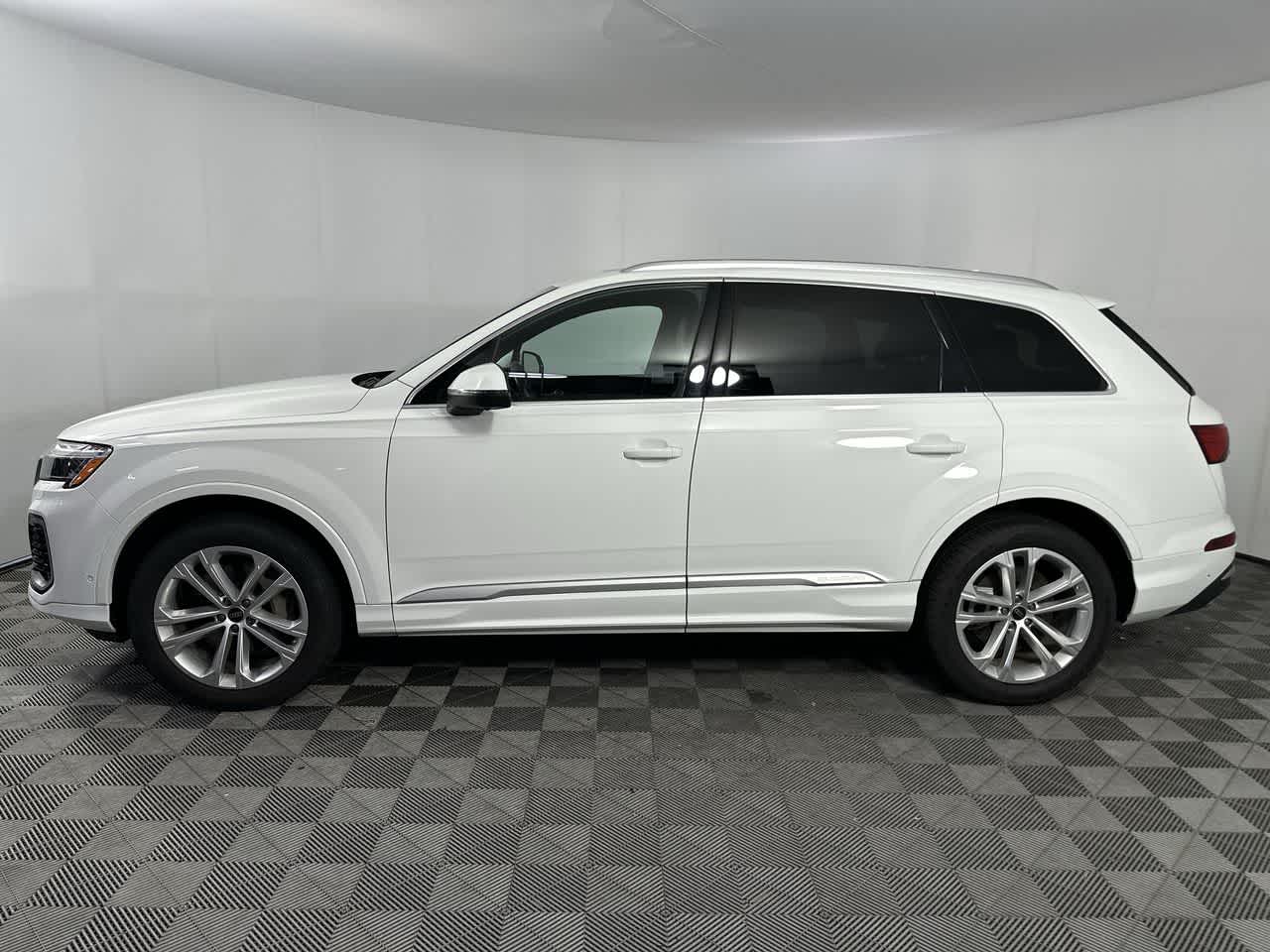 2025 Audi Q7 Premium Plus