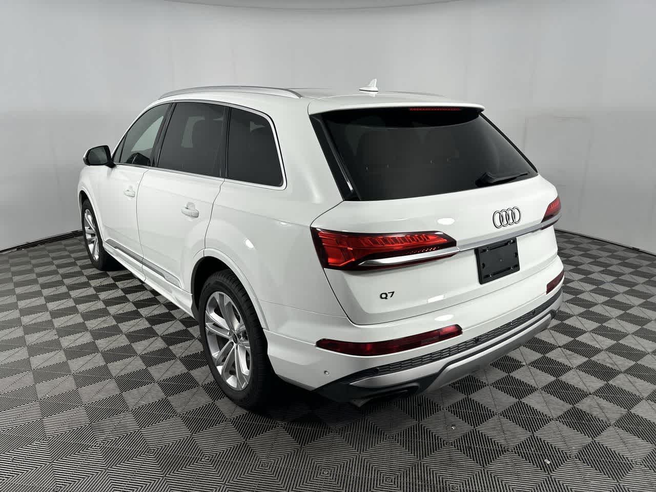 2025 Audi Q7 Premium Plus