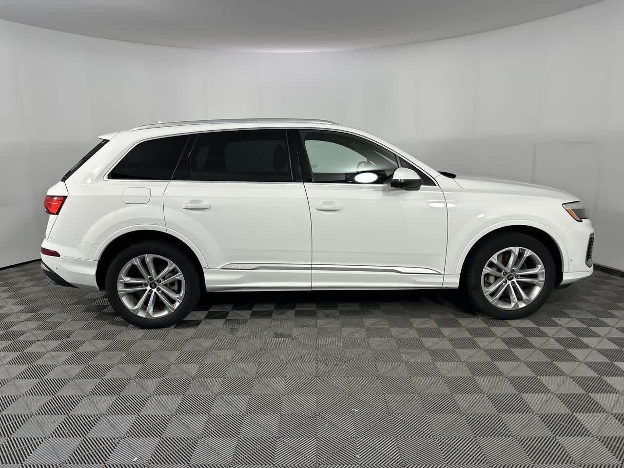 2025 Audi Q7 Premium Plus