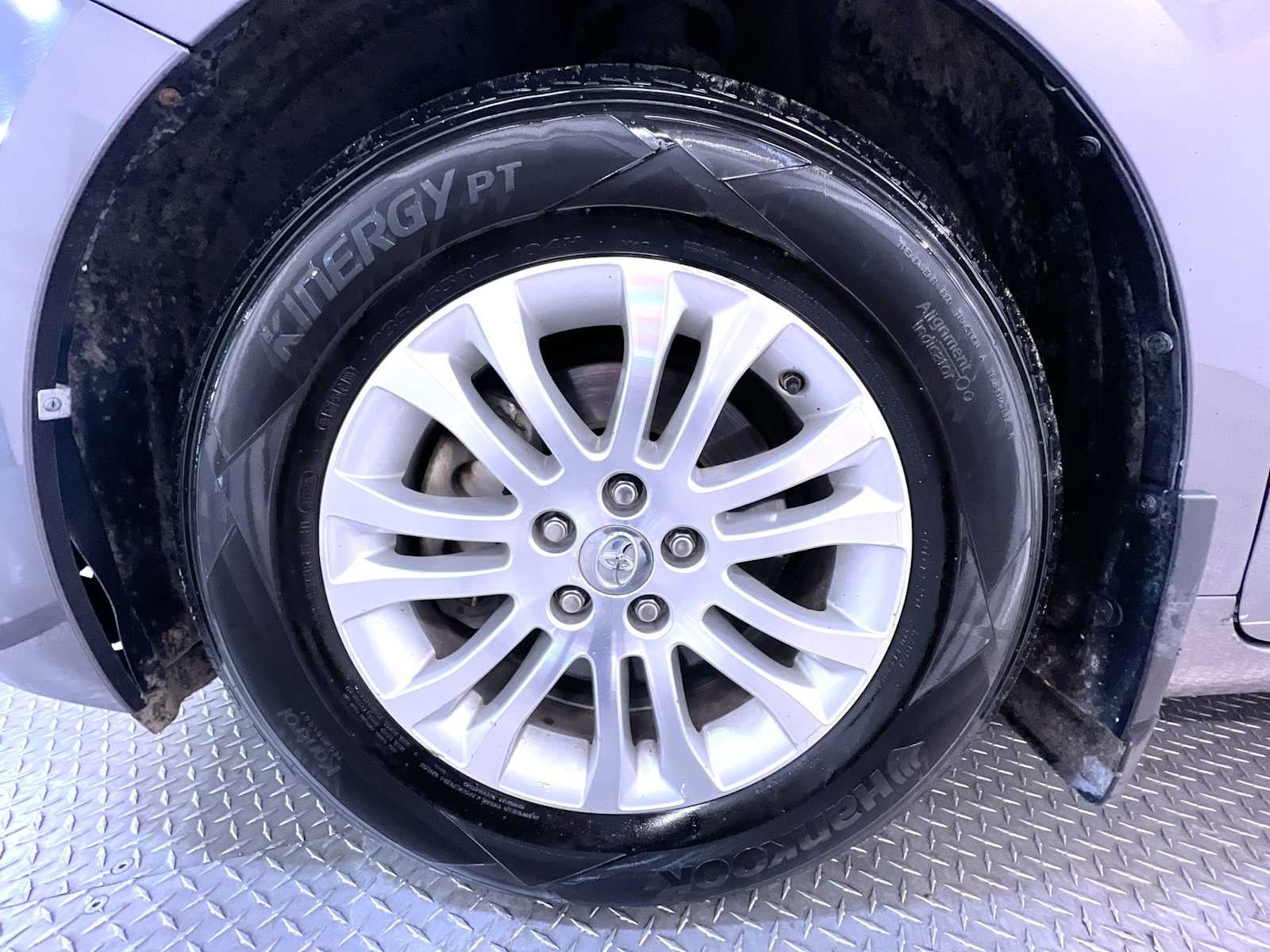 2017 Toyota Sienna XLE Auto Access Seat