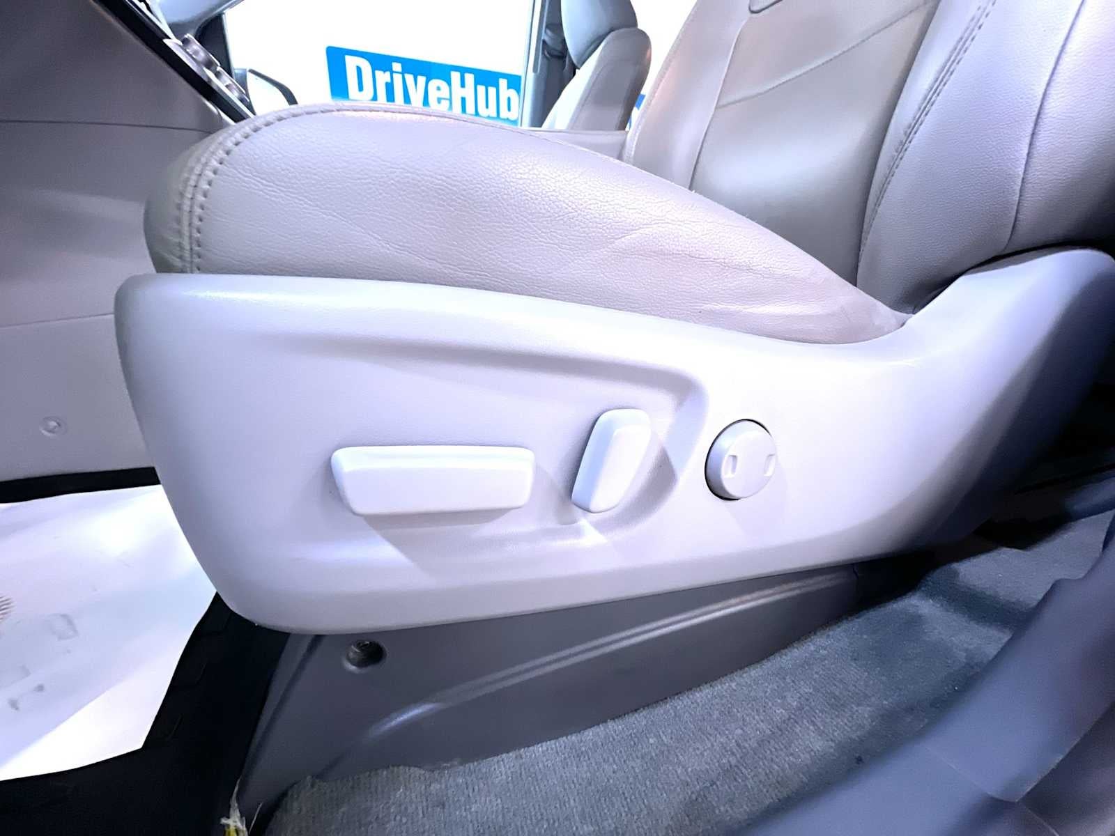 2017 Toyota Sienna XLE Auto Access Seat