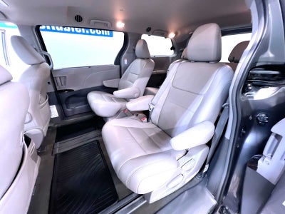2017 Toyota Sienna XLE Auto Access Seat