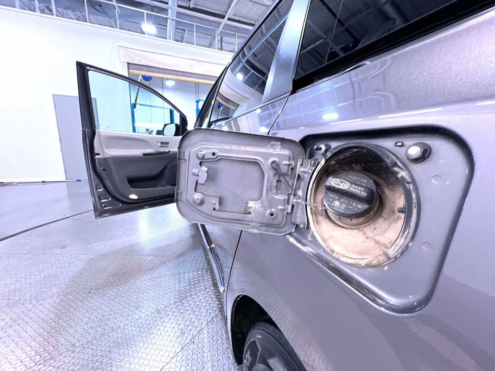 2017 Toyota Sienna XLE Auto Access Seat