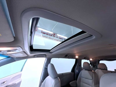 2017 Toyota Sienna XLE Auto Access Seat