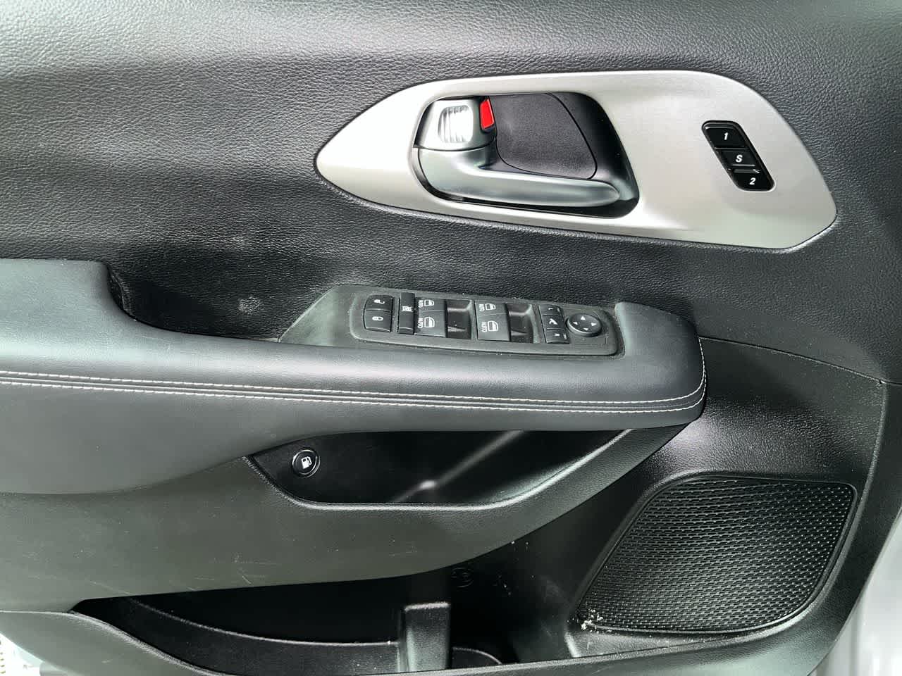 2024 Chrysler Pacifica Hybrid Premium S Appearance Pkg