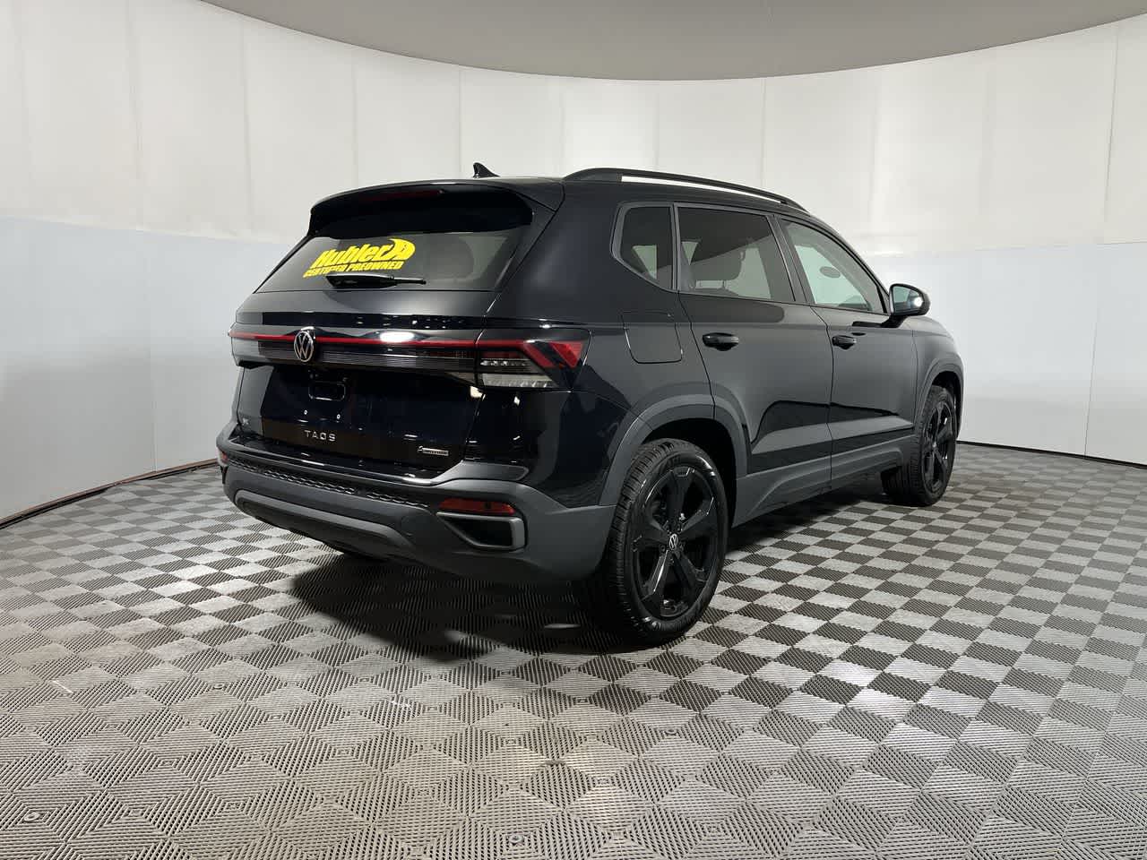 2025 Volkswagen Taos SE Black