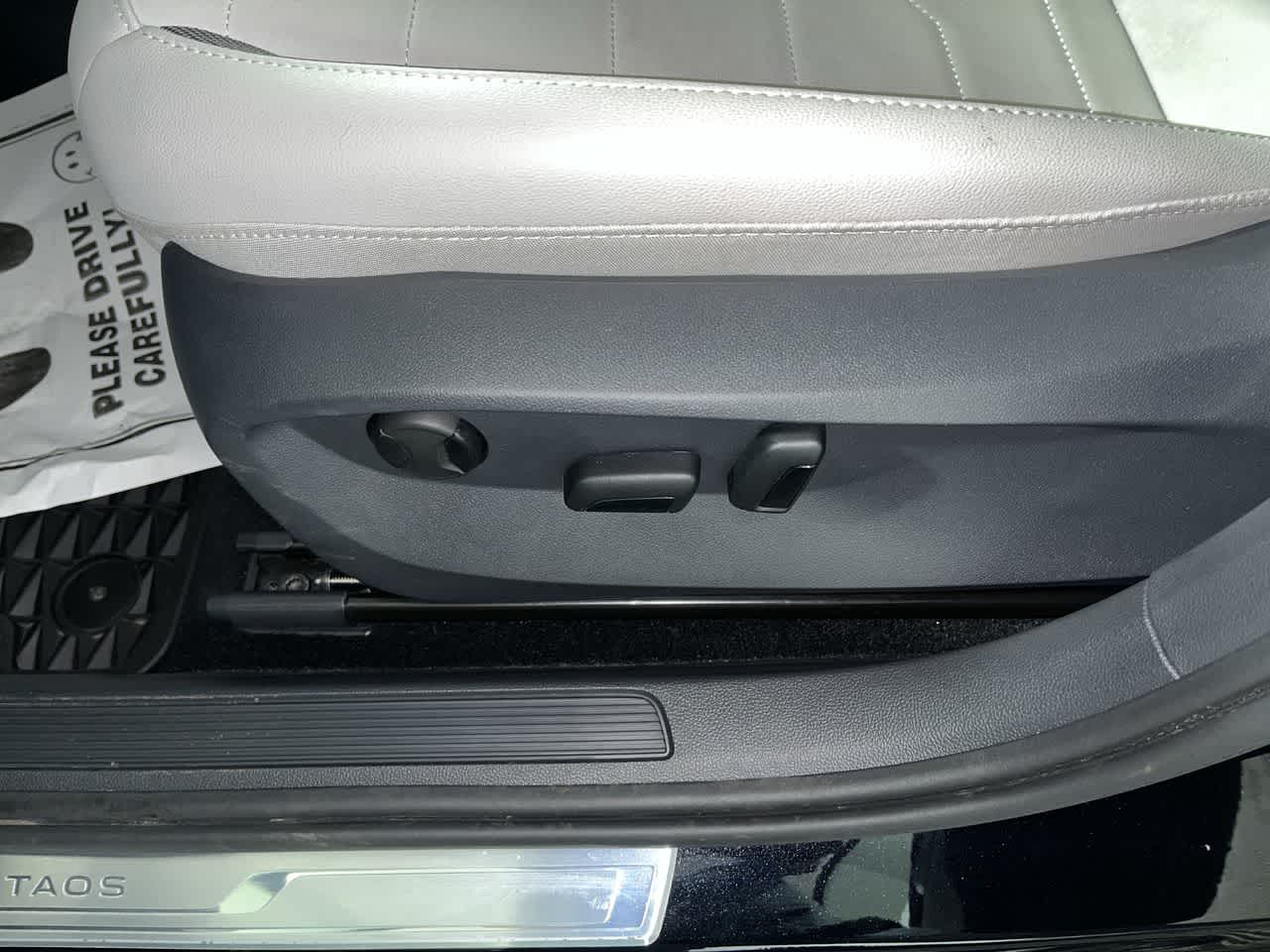 2025 Volkswagen Taos SE