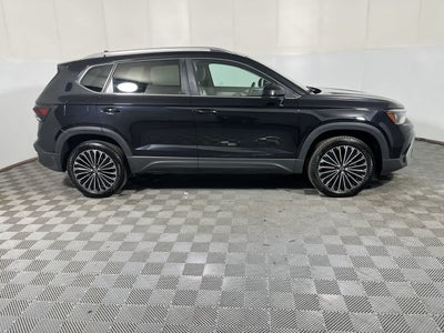 2025 Volkswagen Taos SE