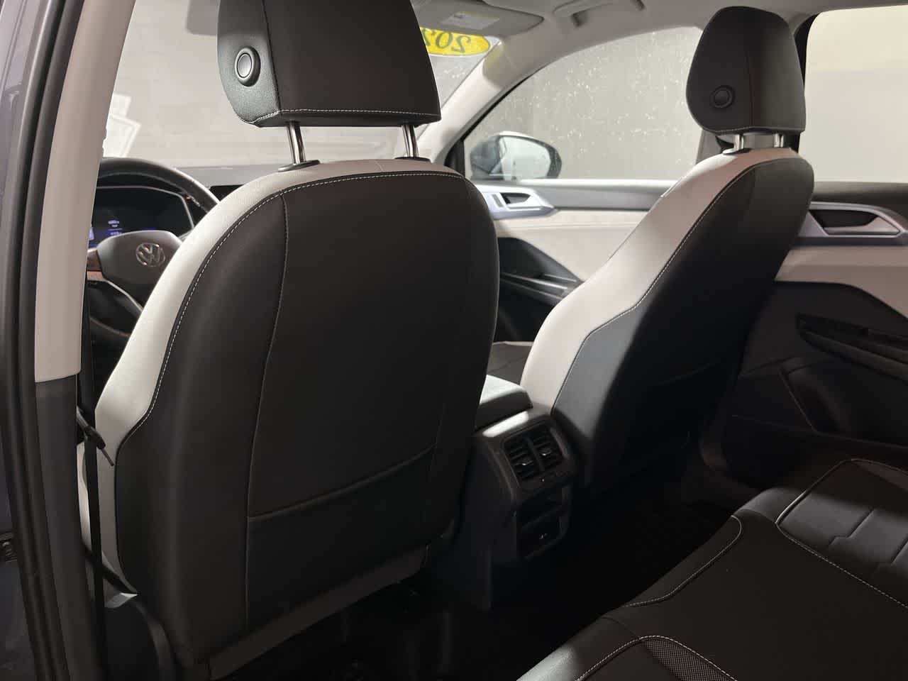 2025 Volkswagen Taos SE