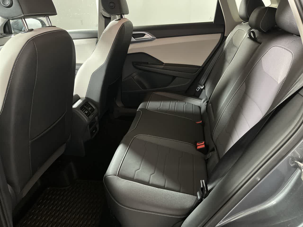 2025 Volkswagen Taos SE