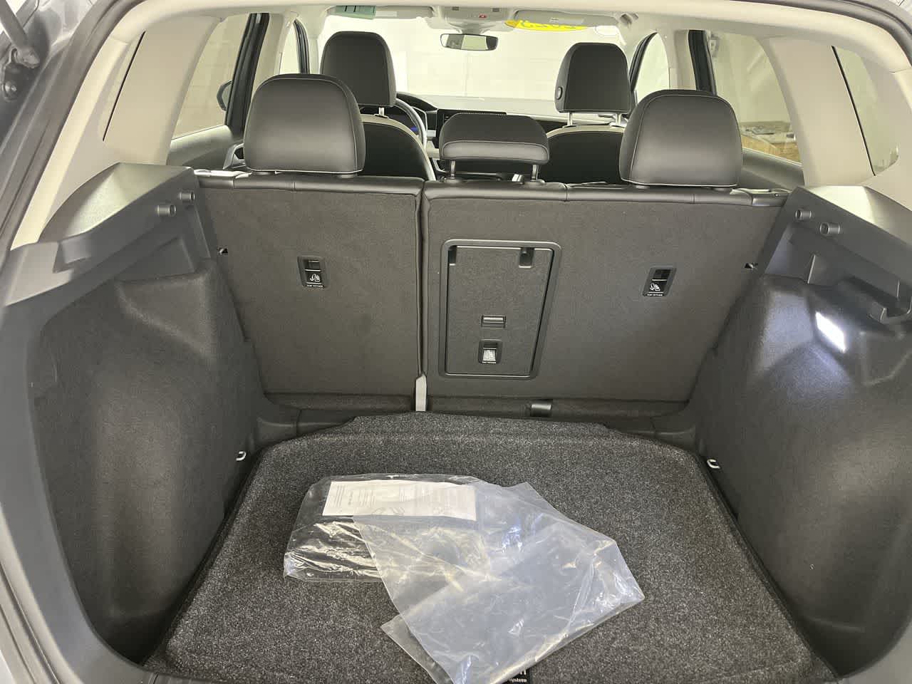 2025 Volkswagen Taos SE