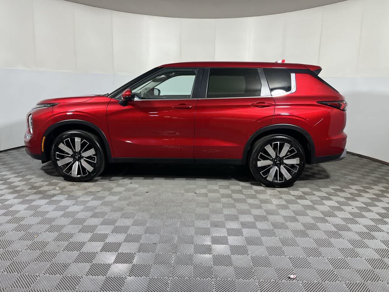 2025 Mitsubishi Outlander SE